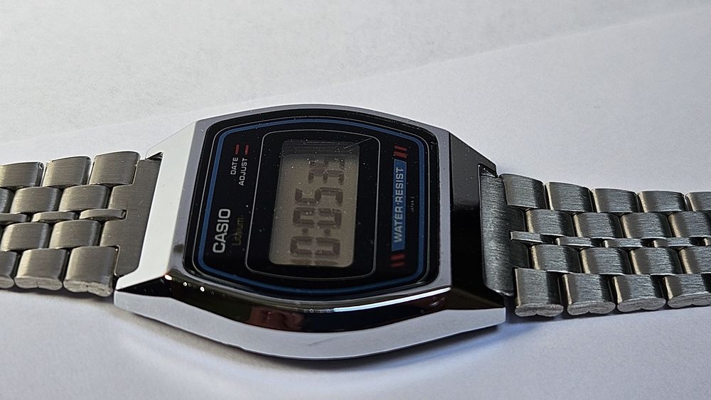 Casio b 613w lcd vintage
