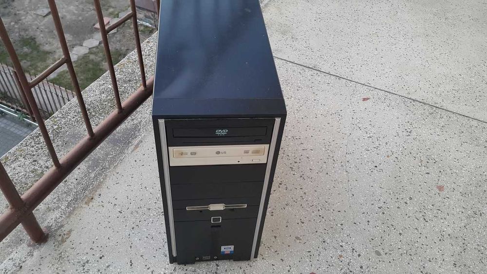 Retro komputerek pod OC Celeron Shuttle HOT 681 256ram ATI Rage PRO128