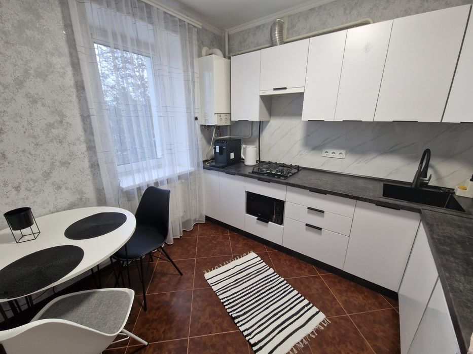 Подобова оренда квартири  центр м.Хмільника