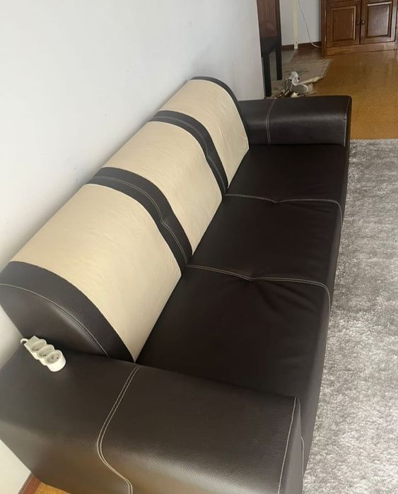 Sofa  bege e castanho escuro