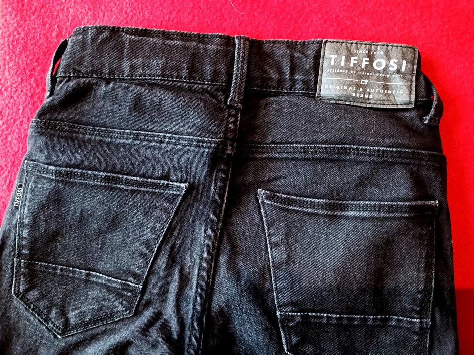 Conjunto como novo de Calças ganga tiffosi jaden pretas e camisola mal