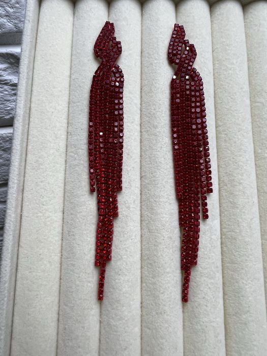 Nowe luksusowe kolczyki „Czerwony Diament”.