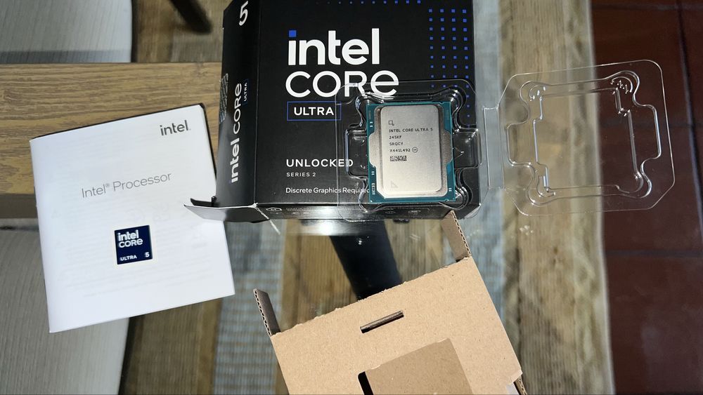 Intel Core Ultra 5 245KF Processor447462632640358401
