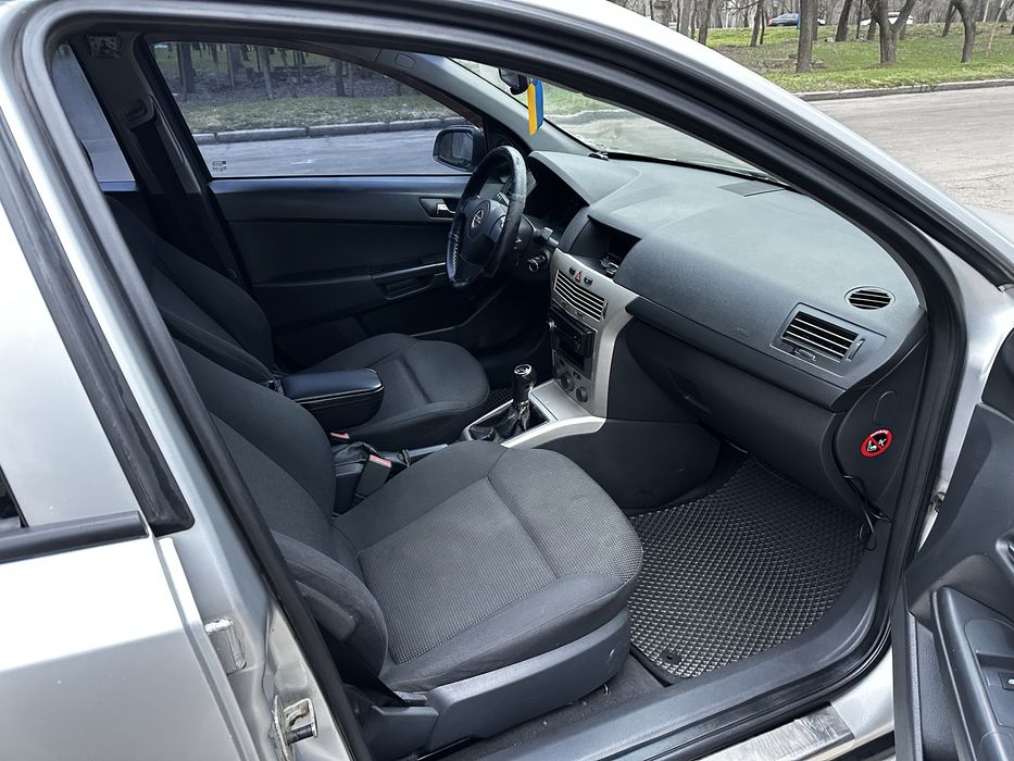 Opel Astra H 2008 • 1.4 Газ/Бензин • Механіка