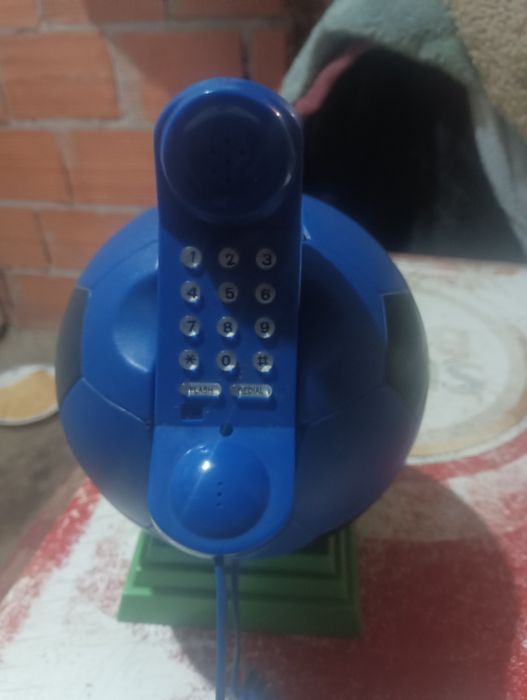 Telefone em bola de futebol raro