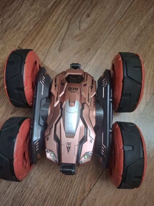 Машинка на радіокеруванні