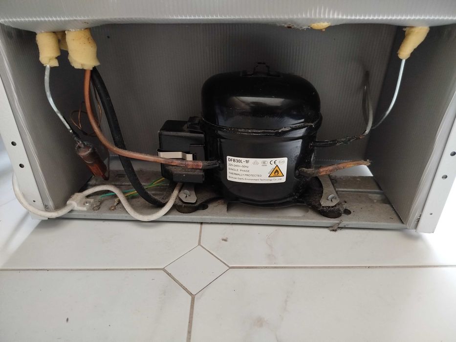 Mini frigorífico Jocel 85L igual novo