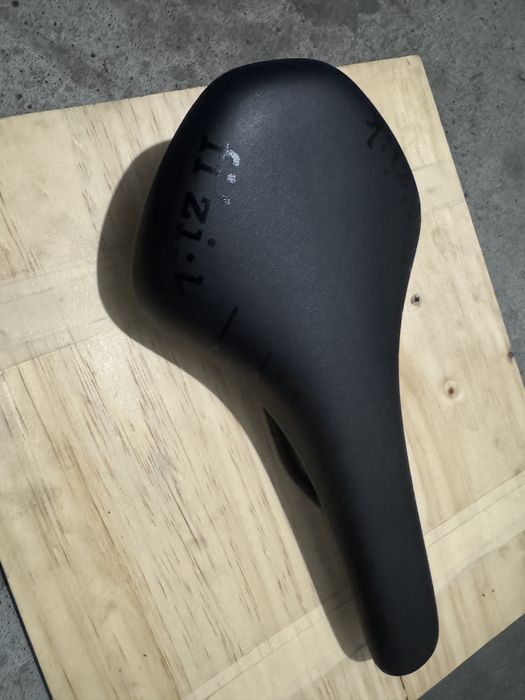 Selim de bicicleta Fizik Antares R5 - NOVO