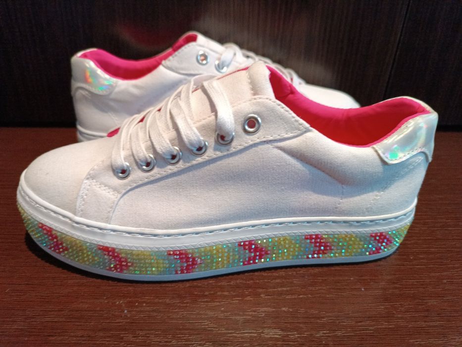 Білі нові кеди з блискітками