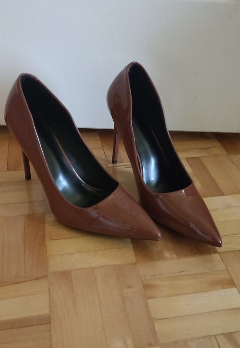 Brązowe lakierowane szpilki 42 41