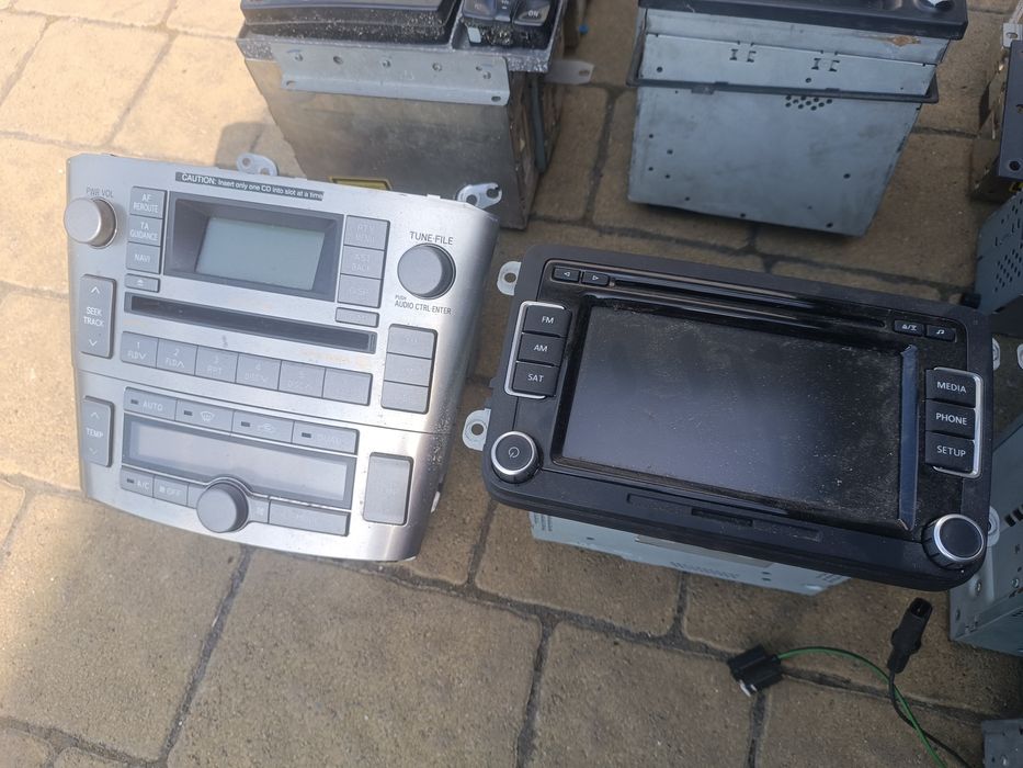 Штатна магнітола мерс 123 210 220 тойота авенсіс т25 ленд ровер