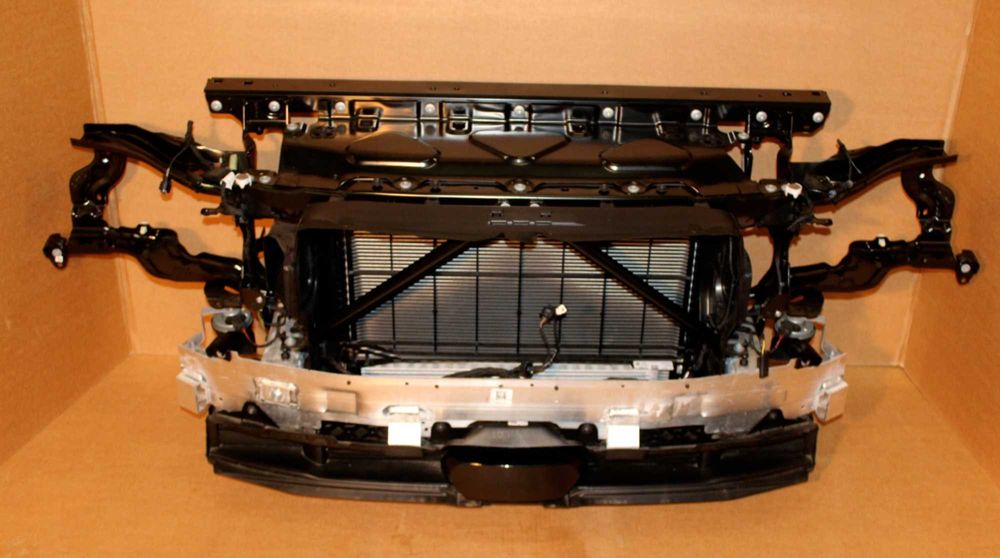 Панель передняя радиатор усилитель телевизор  BMW X7 G07 G06 разборка