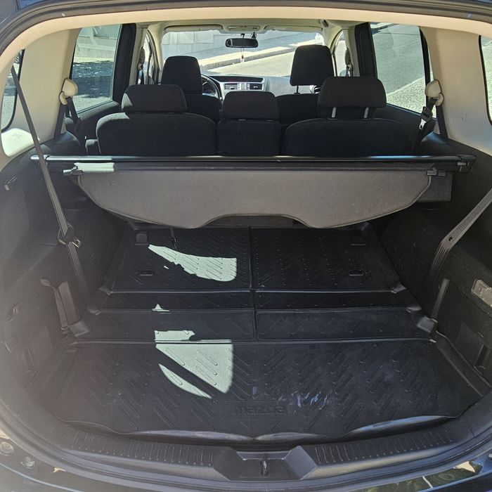 Vendo masda 5 de 2011 de 7 lugares com apenas 163 mil km esta rigorosamente impecável
