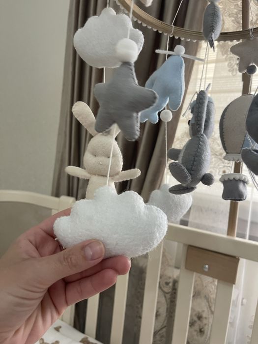 Мобіль для дитячого ліжечка