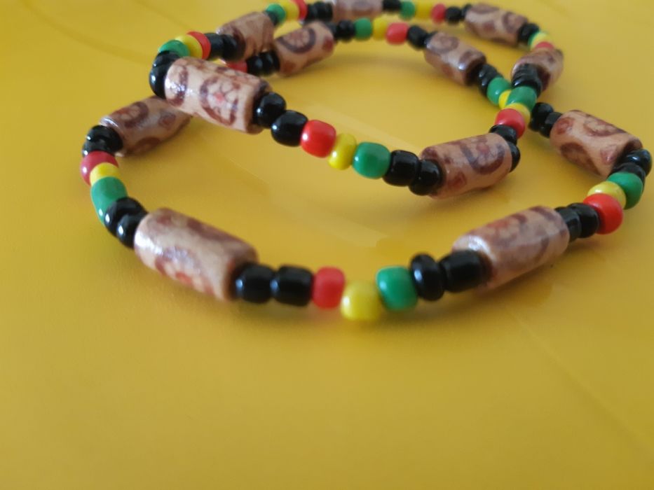 Pulseiras com missangas