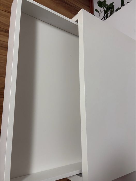 Białe biurko Ikea Micke