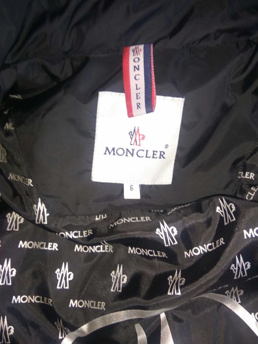 Жилетка чоловіча Moncler.