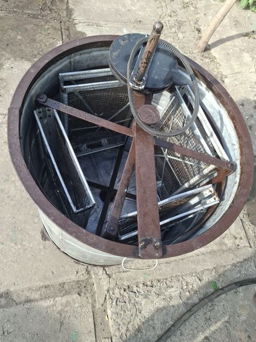 Продам медогонку 4 секціїї, медогодка на 4 рамки, медогодки
