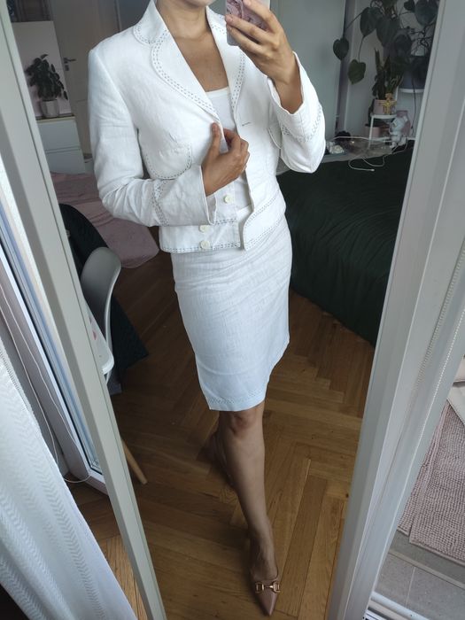Biały lniany garnitur z granatowymi przeszyciami 100% len