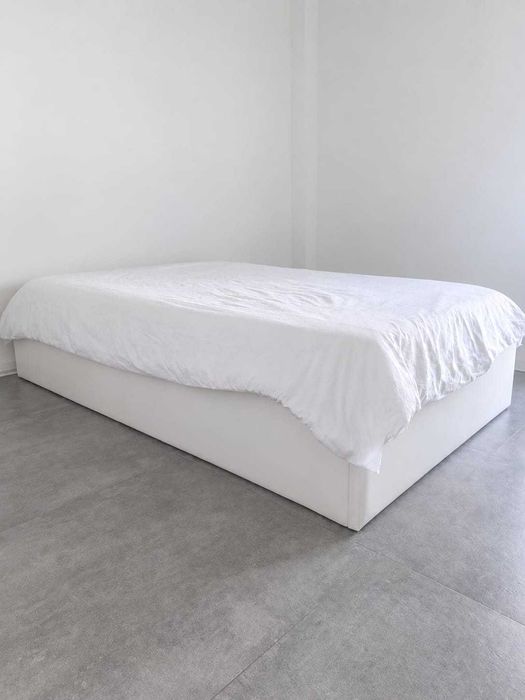 Sommier branco  com colchão 130 cm x 190 cm
