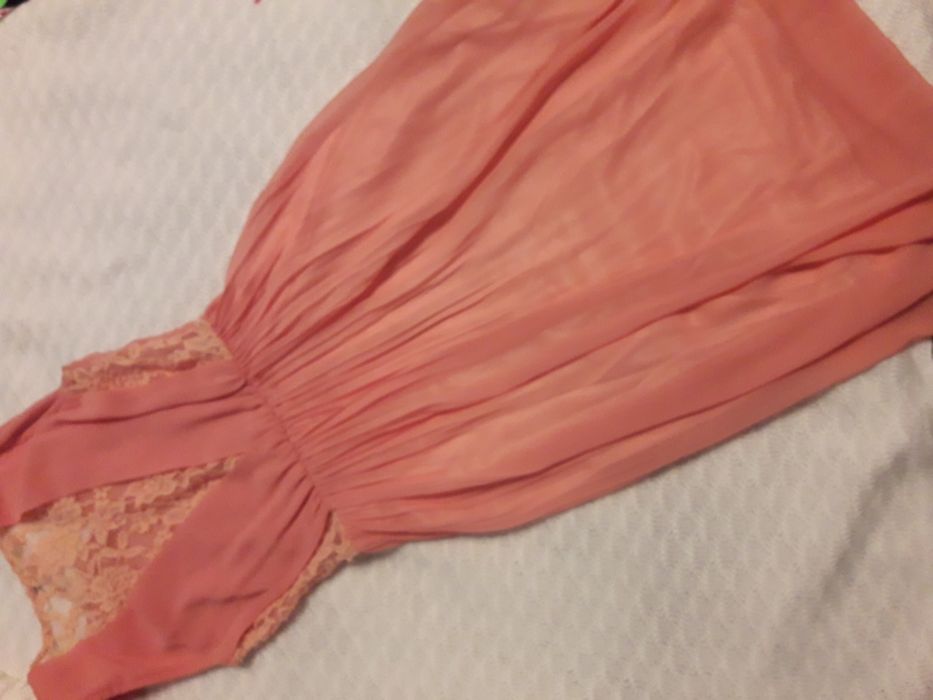 Красивое, нежное платье персикового цвета