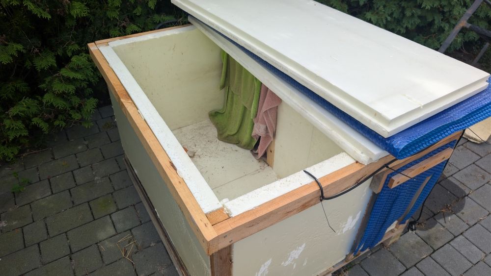 Buda dla psa ocieplana