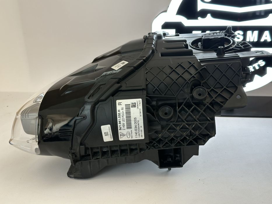 Porsche Taycan фара передня оптика в наявності 9J1941032H 9J1941031H