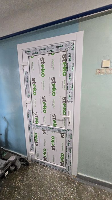 продам  металопластиковые двери