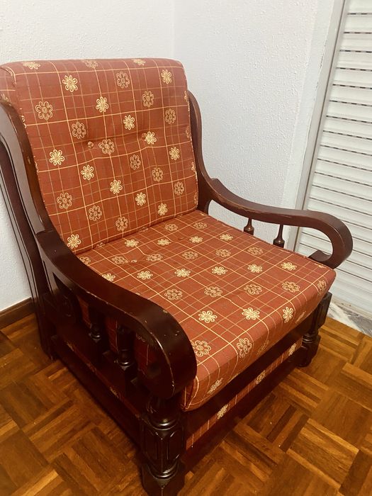 Poltrona rustica madeira maciça em bom estado