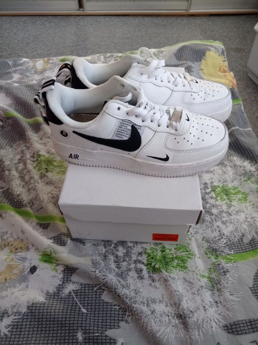 Фірмові кросівки Nike 37