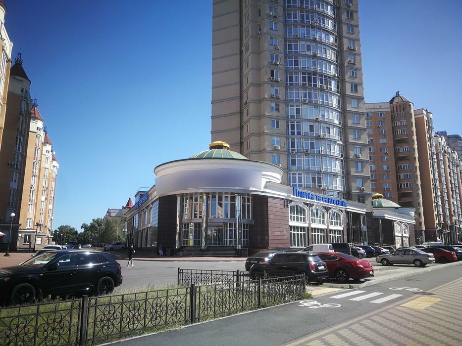 Приміщення на Оболоні 1700 кв.м під магазин, шоурум, офіс. Без комісії