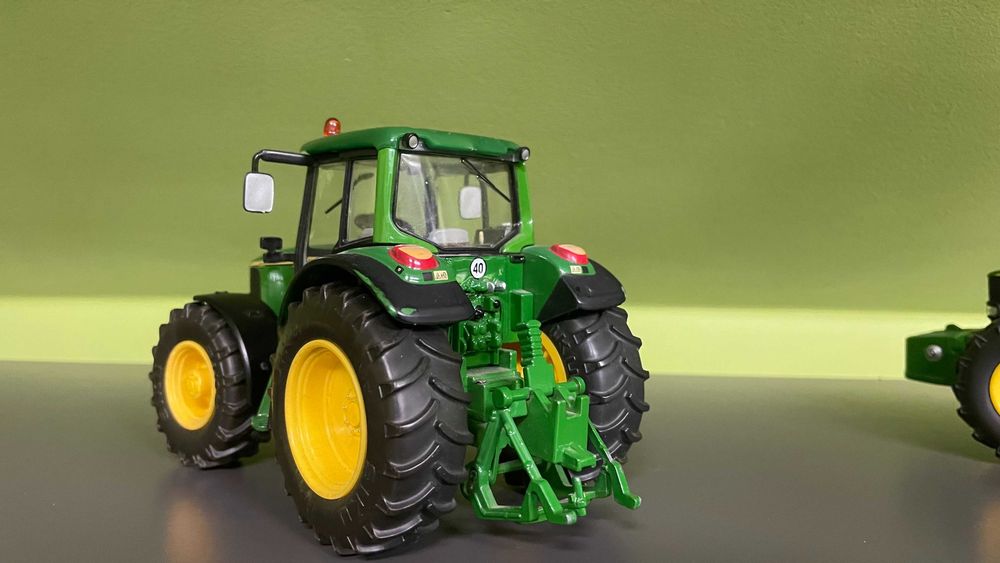 Siku traktor John Deere 1 32