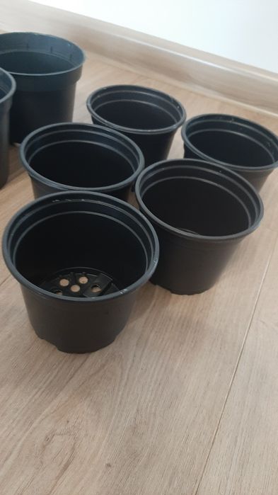 11x doniczka plastikowa czarna
