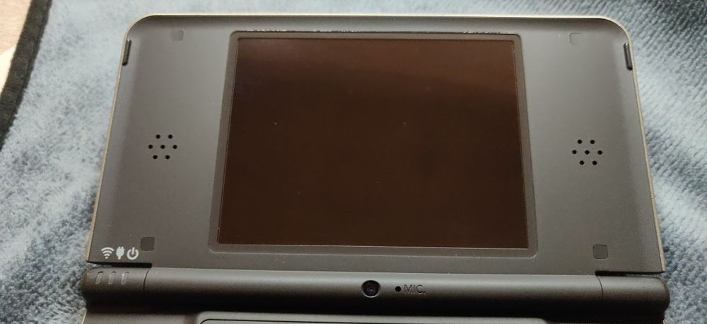 Продам nintendo DSi XL