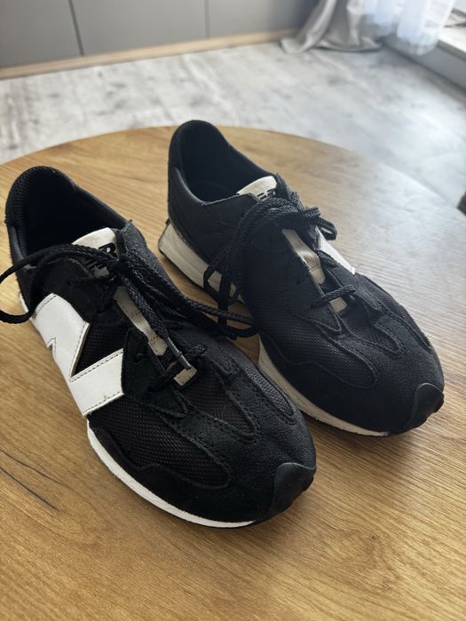 New Balance 327 – czarno-białe | Rozmiar 37,5 | Stan bardzo dobry