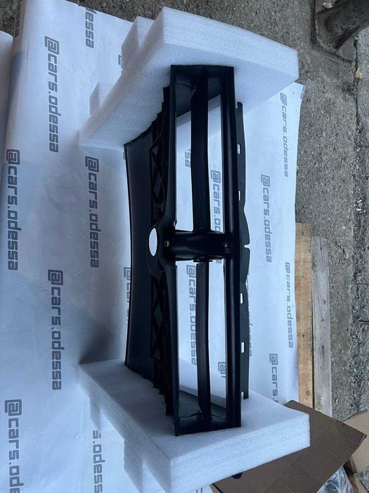 TESLA Model Y  Корпус люверси центральної  1494159-00-A