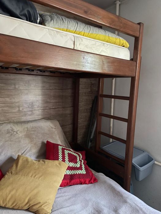 Ліжко горище для дитини або підлітка