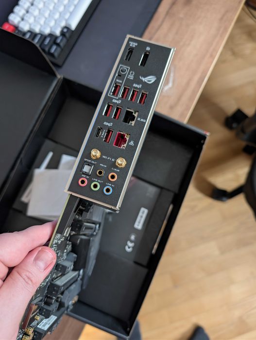 Материнська плата ASUS ROG Strix X570-E Gaming AM4