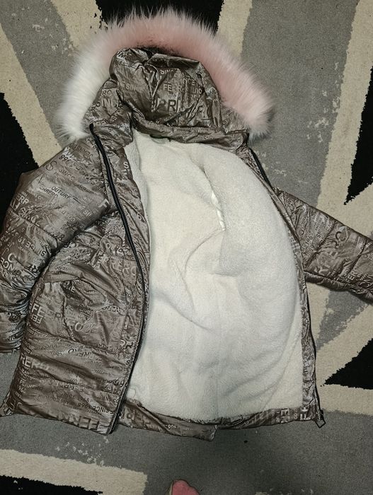 Тёплое зимнее пальто на меху, пуховик для девочки с капюшоном 140 разм