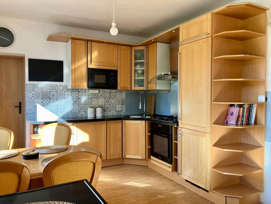 Kuchnia kompletna z AGD , granitowy blat, bardzo ładny stan.