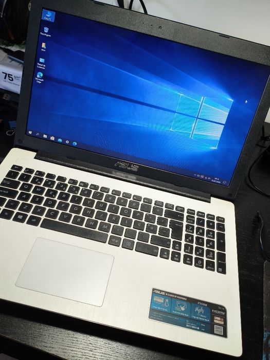 Portátil ASUS F553M