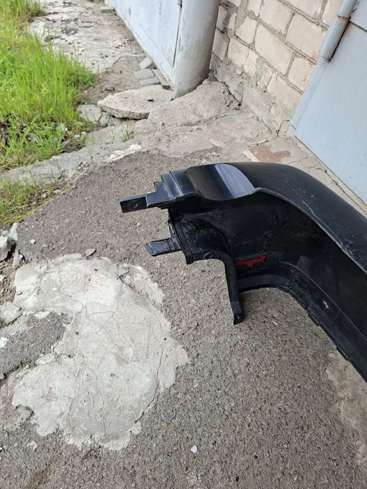 Клык правый заднего бампера