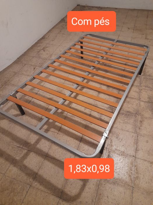 Estrado de cama de solteiro, com pés