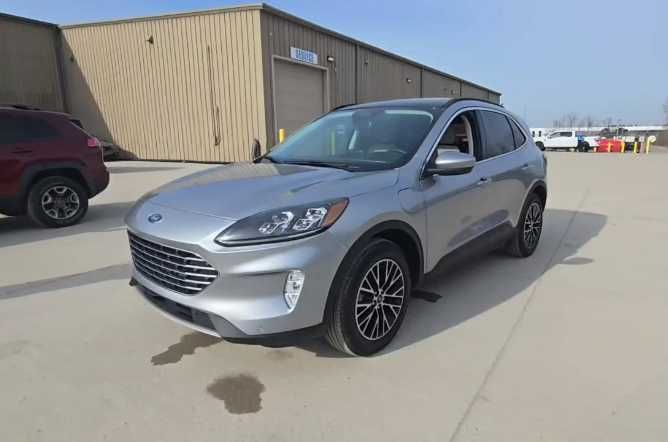 2022 Ford Escape Plug-In Hybrid Titanium