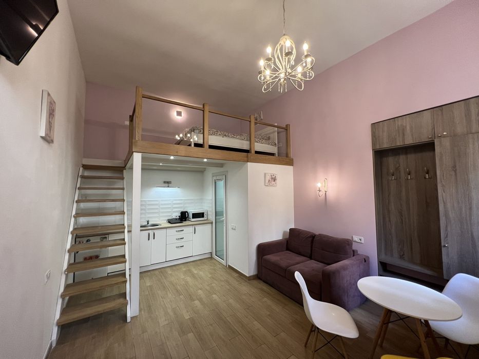 Подобово - оперний театр 1кім  до трьох осіб. Без передоплати.