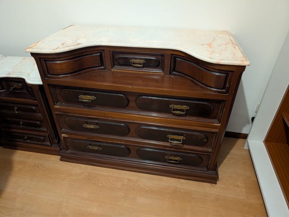 Mobilia antiga madeira+tampo pedra