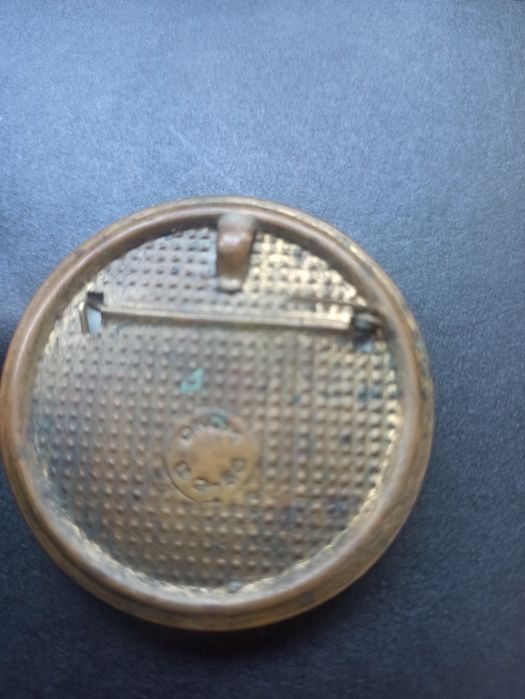 Брошь фарфоровая