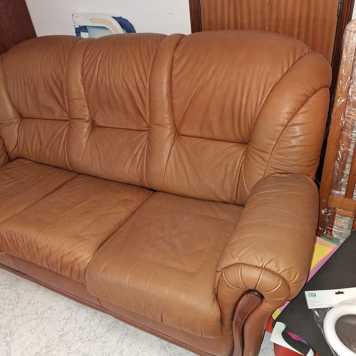 Sofa em pele jenunina
