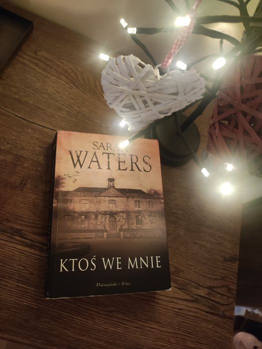 Sarah Waters Ktoś we mnie