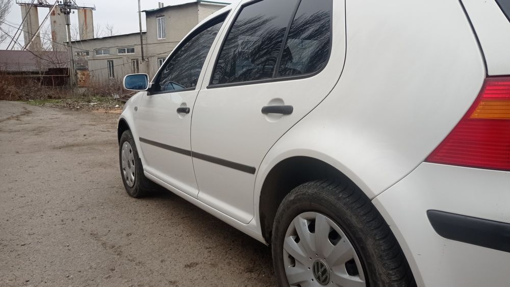 Гольф 4 1,6 2000г